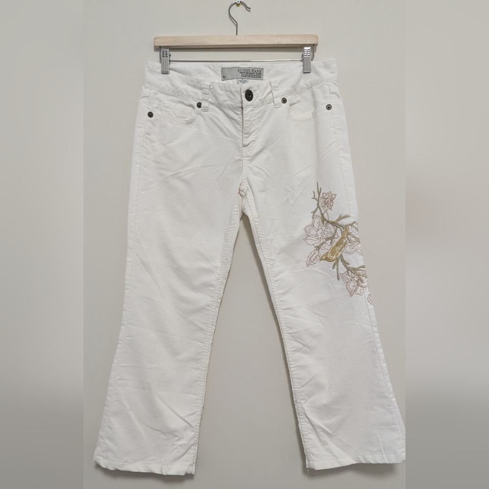 Guess White Cordroy Jeans With Floral Embroidery.